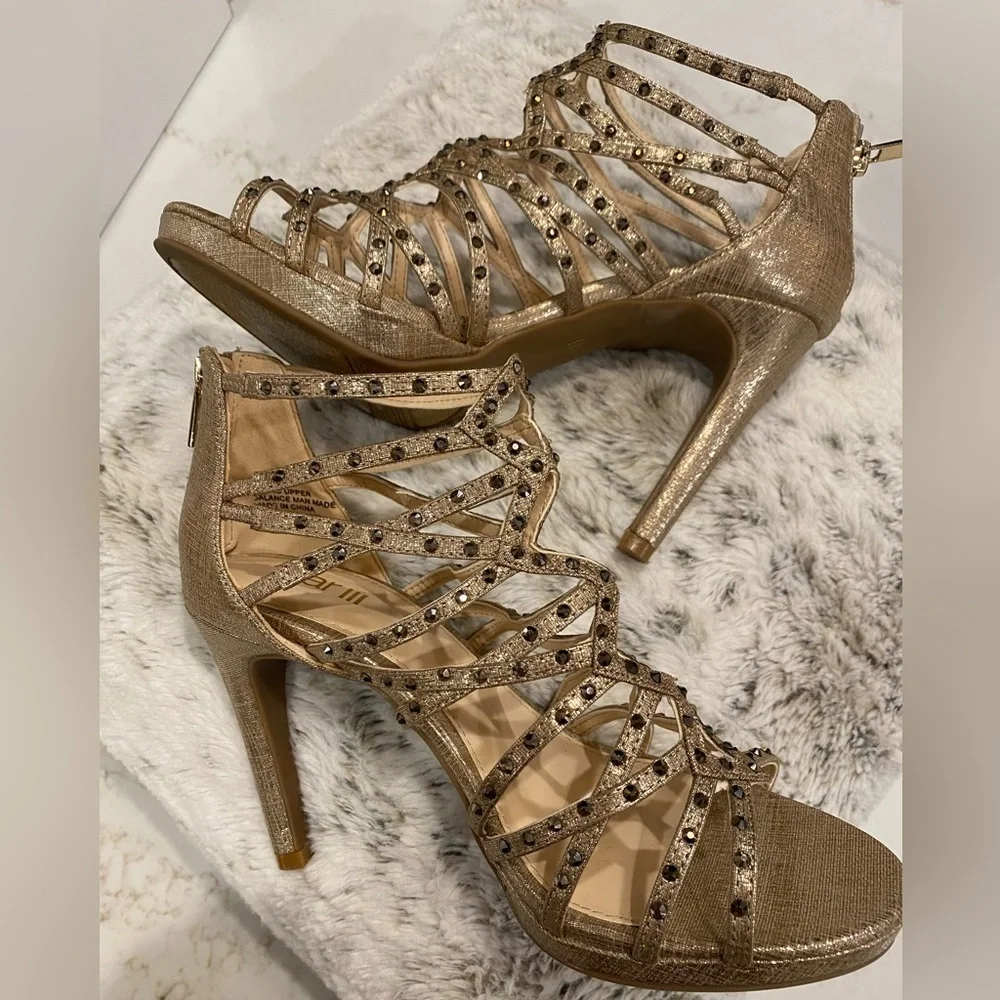 Bar III platform heels